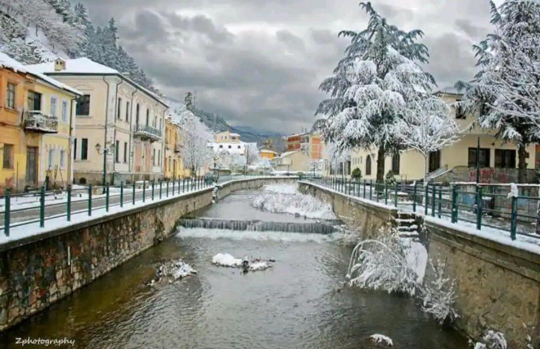 Center River Apartment Флорина Екстериор снимка
