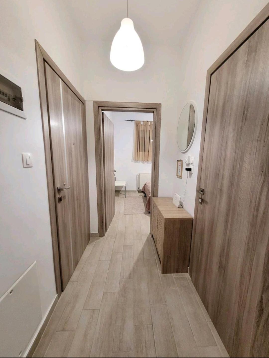 Center River Apartment Флорина Екстериор снимка